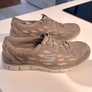 Like new Skechers air cooled memory foam sneakers